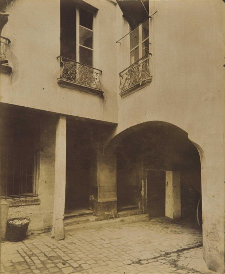 Vieille cour, 4 rue Visconti, Paris-1910 Vieille cour, 4 rue Visconti, Paris-1910