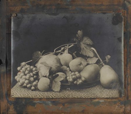 Photographer Unknown - Nature morte aux fruits et fleurs-1910 Photographer Unknown - Nature morte aux fruits et fleurs-1910