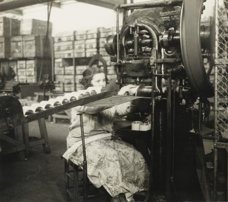 Femme A Lusine De Metal Vers-1925 Femme A Lusine De Metal Vers-1925