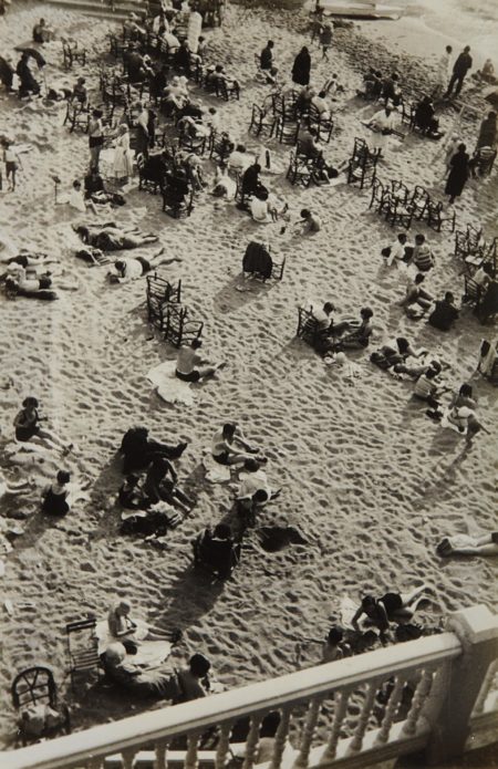 Kleiner Strand am Nachmittag (small beach in the afternoon), Biarritz-1929 Kleiner Strand am Nachmittag (small beach in the afternoon), Biarritz-1929