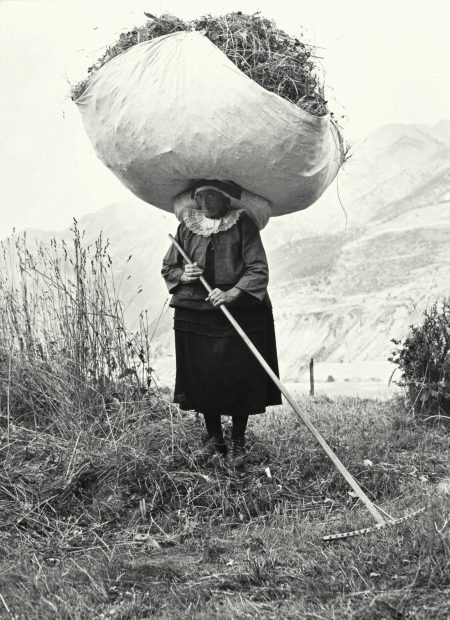 Pepi Merisio - Fienagione A Cogne, Aosta-1959 Pepi Merisio - Fienagione A Cogne, Aosta-1959
