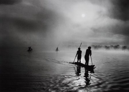 Fishing in the Piulaga Laguna during the Kuarup ceremony of the Waura Group, Upper Xingu Basin, Mato Grosso, Brazil-2005 Fishing in the Piulaga Laguna during the Kuarup ceremony of the Waura Group, Upper Xingu Basin, Mato Grosso, Brazil-2005