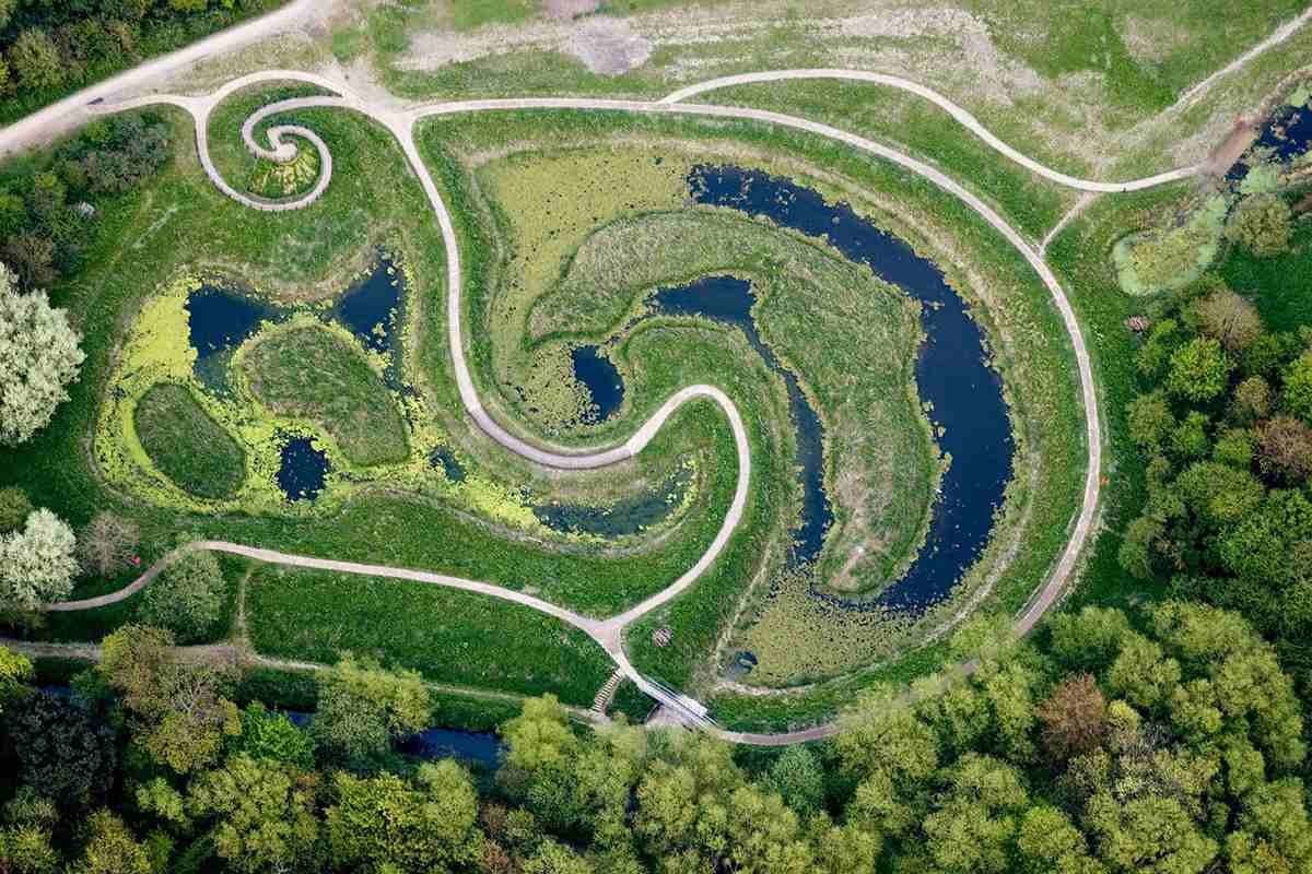 land-art-escaping-the-grasp-of-the-art-market-widewalls