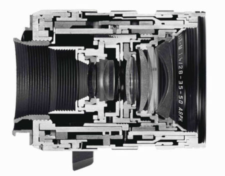 Cutaway of a LEICA TRI-ELMAR-M 28-35-50 mm f/4 ASPH.-2009 Cutaway of a LEICA TRI-ELMAR-M 28-35-50 mm f/4 ASPH.-2009