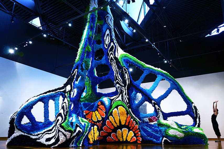 She fully devoted her life to art draws five days per week and searches for good galleries