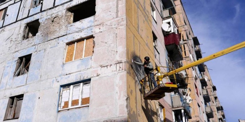Guido van Helten - Making of the Mural in Avdiivka, 2016 - Image courtesy of Amos
