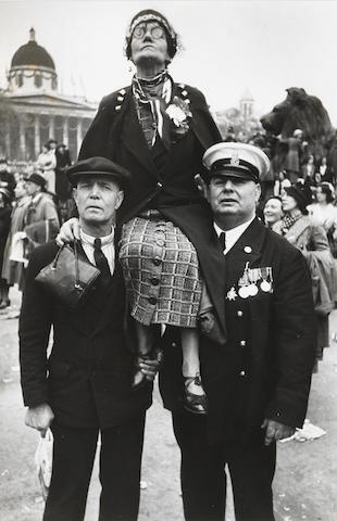 Waiting in Trafalgar Square for the Coronation Parade of King George VI, May 12 1937 (London, England)-1937 Waiting in Trafalgar Square for the Coronation Parade of King George VI, May 12 1937 (London, England)-1937