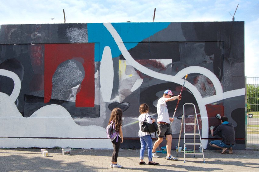 Johannes Mundinger and Kid Cash - work in progress, mural at Berlin Tempelhof Airport, 2016