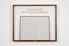 Travailleuse gentiment moderne