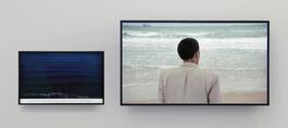 Voir la mer. Man with Beige Jacket