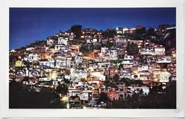 28 Millimetres, Women Are Heroes - Action dans la favela Morro da Providencia, nightview
