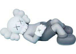 Holiday Japan 9.5" Vinyl Figure (Grey)