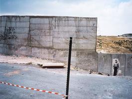 Mahmoud Darwich, Le Mur a Jerusalem Est