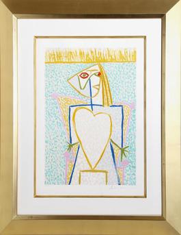 Femme Au Buste en Coeur