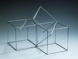 Sculpture à trois volumes