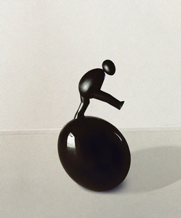 Eggy sculpture, the tumbler II