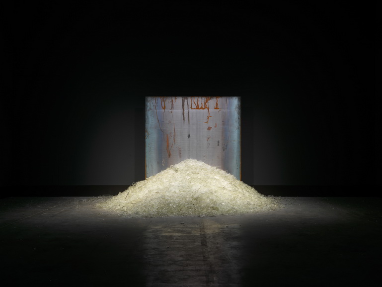 Adolf Luther - Flaschenzerschlagungsraum, (Bottle Smashing Room)