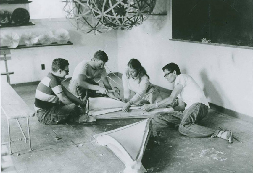 Image of Buckminster Fuller's architecture class held at Black Mountain College in North Carolina