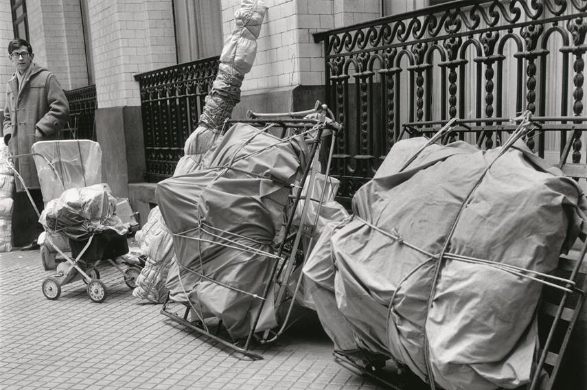 Christo S Arc De Triomphe Wrapping In Paris Postponed For 21 Widewalls