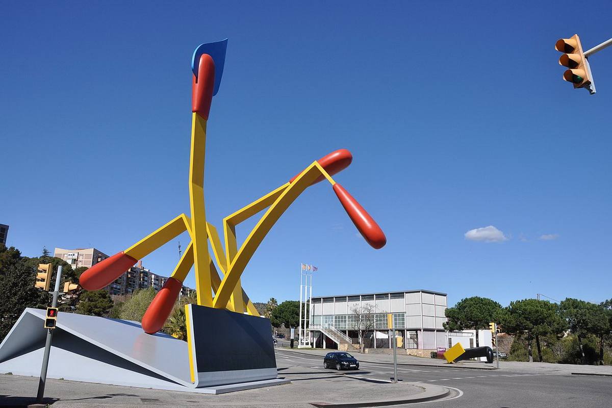 7 Claes Oldenburg and Coosje van Bruggen Artworks To See