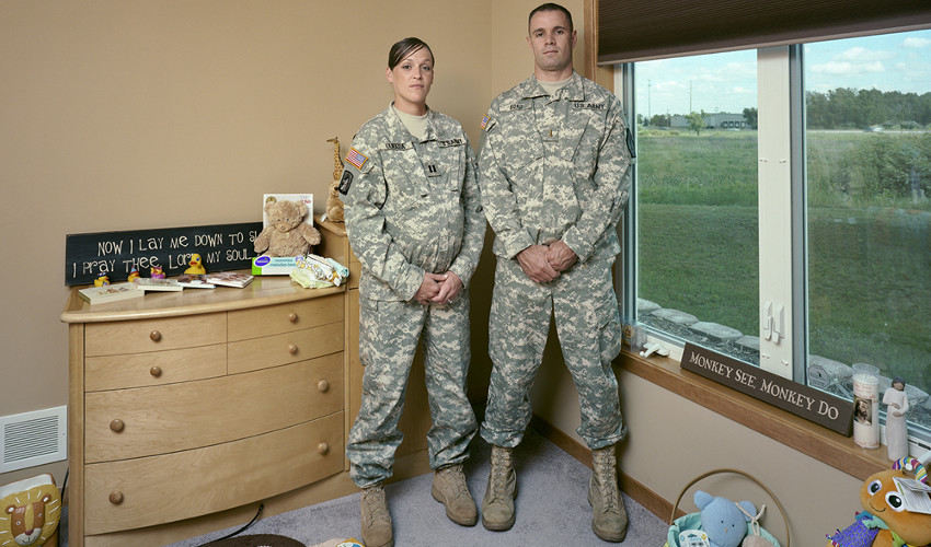 Dona Schwartz - Andrea and Brad, 16 Days, 2009 (detail), parents like days, months and years in the nest