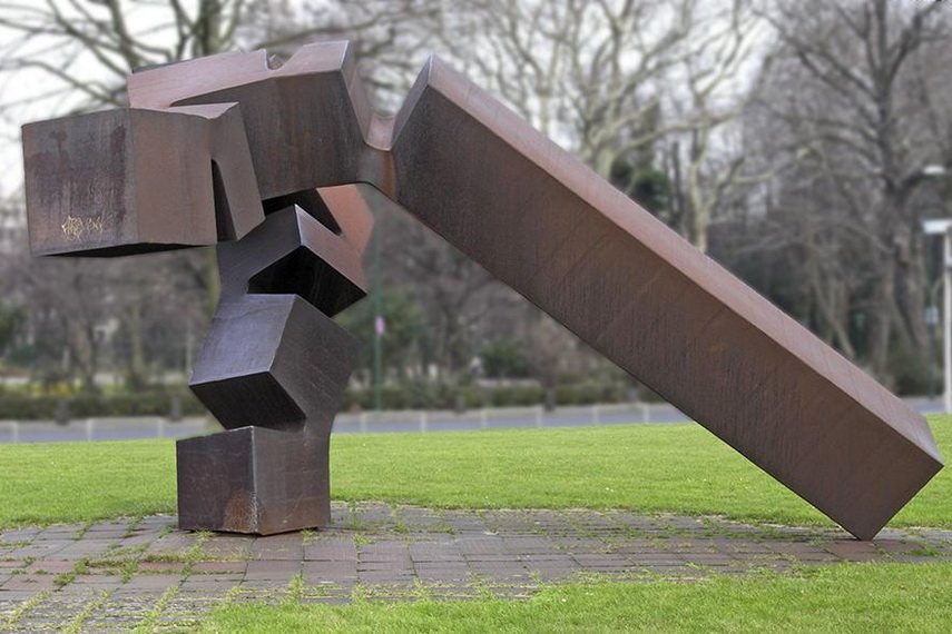 The international fame of spanish sculptor was crowned with special venice prize and huge museum retrospection