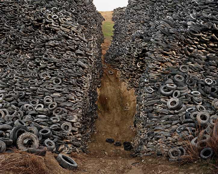 Edward Burtynsky - Oxford Tire Pile