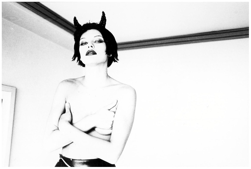Ellen von Unwerth - Beauty of Milla Jovovich. 1997 - Image via pleasurephotoroomcom