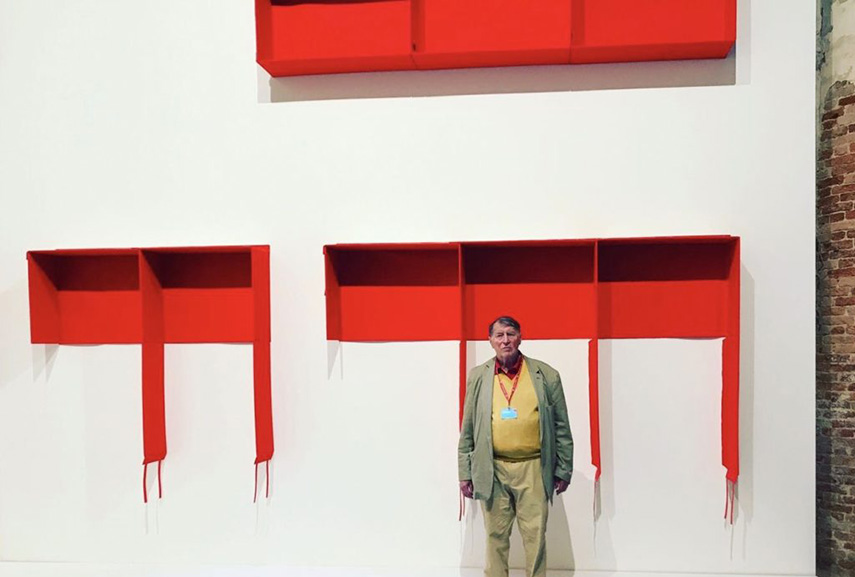 Franz Erhard Walther with his Golden Lion-winning installation. Photo by Lorena Muñoz-Alonso