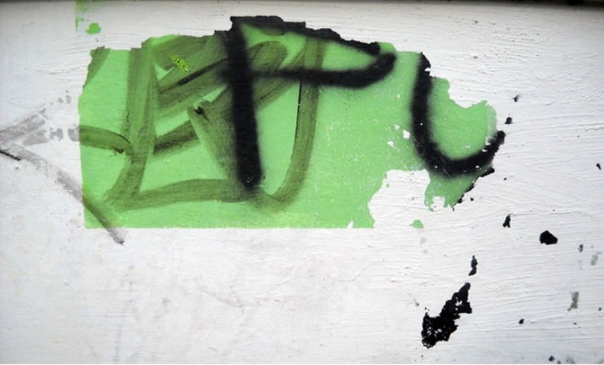 Javier Siquier Removes Graffiti