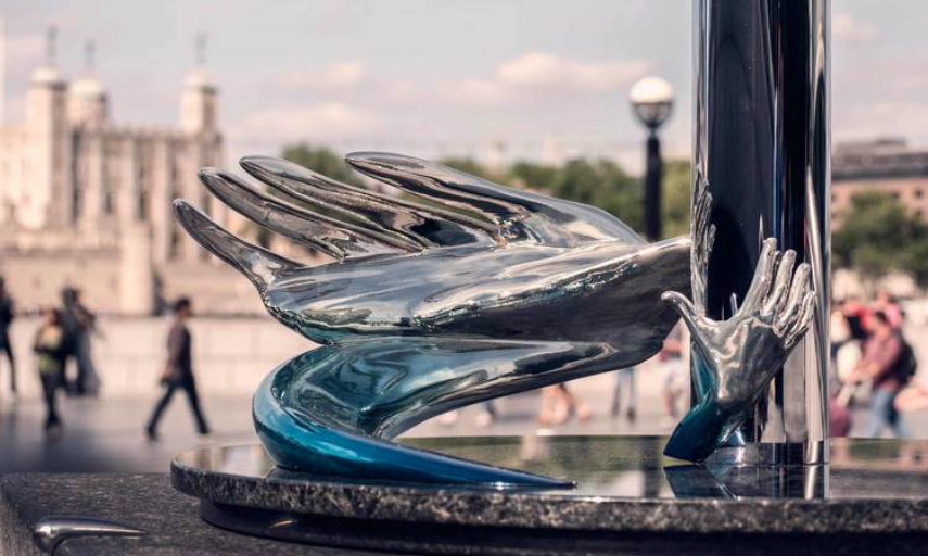 Jonty Hurwitz - Maternal Hands, 2014 life media anamorphosis nano contact london
