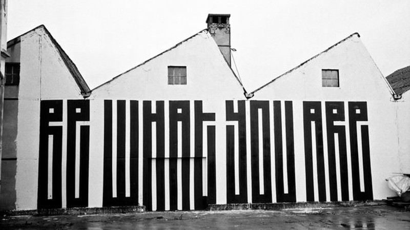 L'Atlas - Be What You Are, log for help in video mural terms in Strasbourg, France, 2012, new york