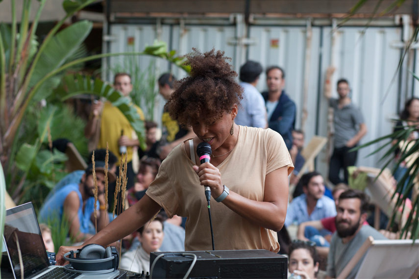 Isabel Lewis, occasion, 2015. © Tanz im August/HAU Hebbel am Ufer. Photo: Vitali Wagner, 2015