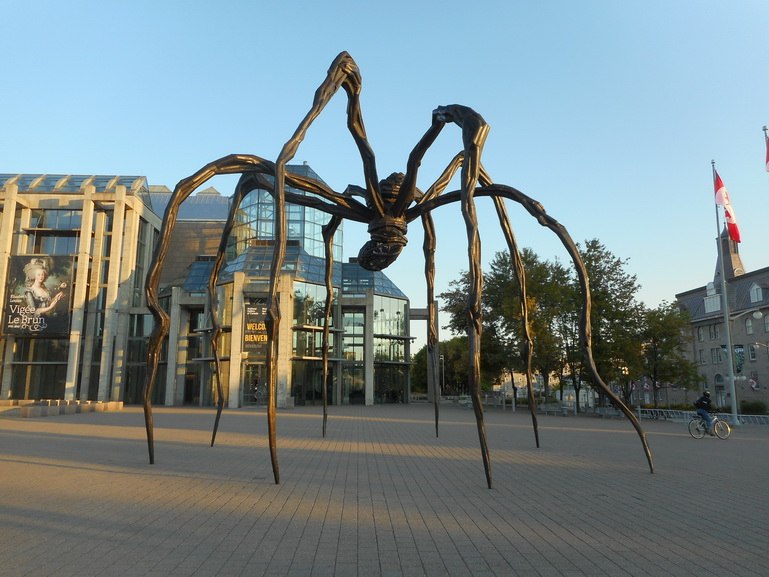 Giant Spider Sculptures by Louise Bourgeois – artjouer