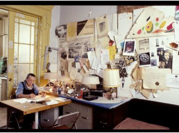Louise Bourgeois in her home