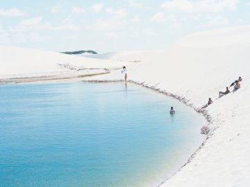 Massimo Vitali, Lençois Lagoa do Peixe, 2013, chromogenic print on Diasec, 180 × 230 cm, courtesy the artist and Ronchini Gallery