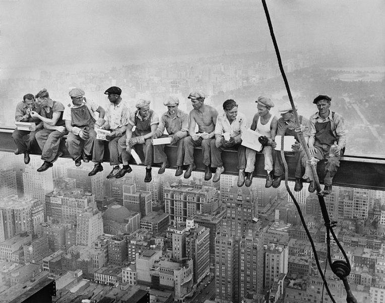 Men-on-Beam-at-Rockefeller-Center-1932-via-ebbetsphoto-graphics-com.jpg