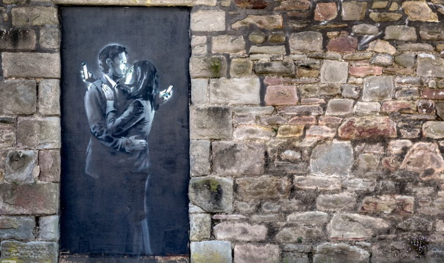 Banksy, Mobile Lovers (2014)