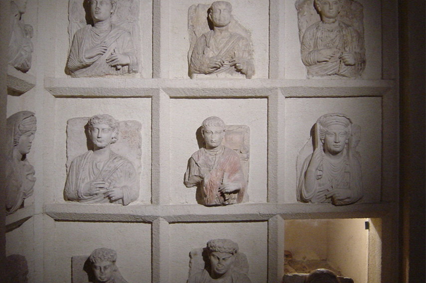 Loculi (burial chambers), Palmira
