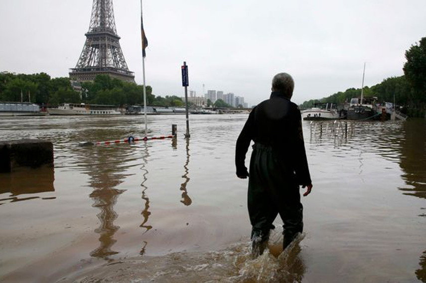 Paris flooding 2016 - Image via Mirror co uk