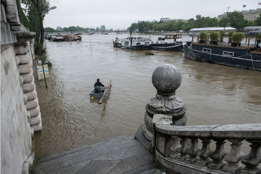 Paris flooding 2016 in front of the Orsay museum - Image via Huffingtonpost co uk