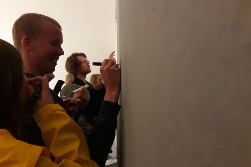 People Reacting to Nipper at Nuart Exhibition 2016