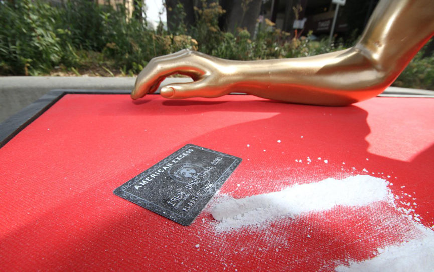 Oscar Statue Snorting Cocaine In Hollywood Widewalls