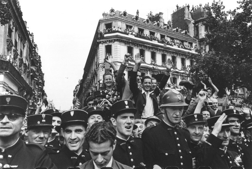 Robert Capa - Liberation of Paris, France, August 1944 - Image via pinterestcom