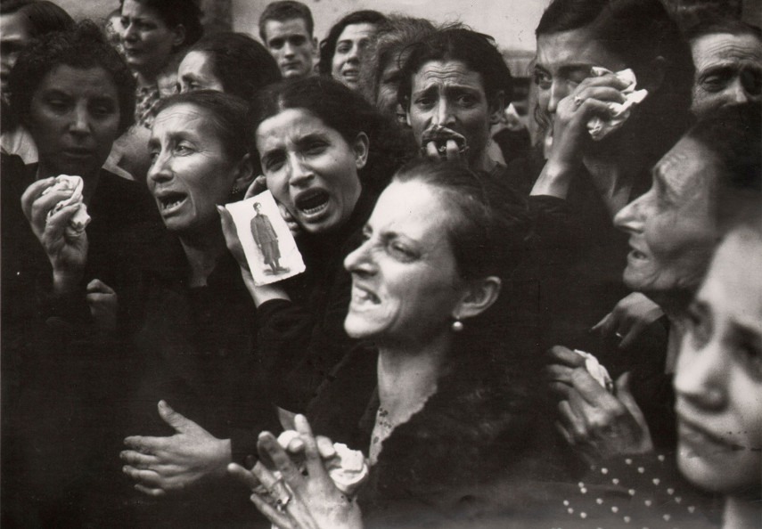 Robert Capa - Mothers of Naples, 1943 - Image via aphotoeditorcom