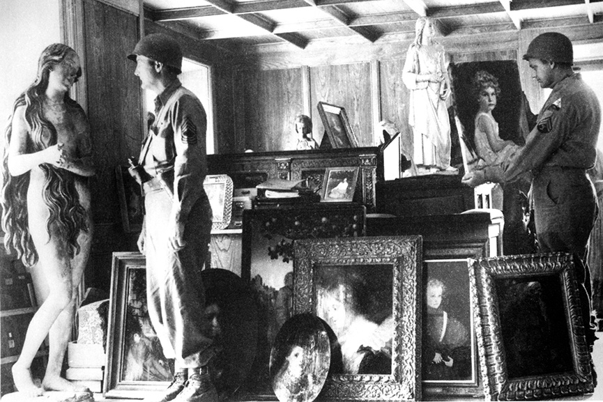 Soldiers of the Allied Forces in the secured ‘Collection‘ Hermann Göring in Berchtesgarden, 1945