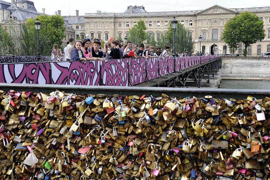 Graffiti Replace Love Locks on Pont des Arts Bridge in Paris Widewalls