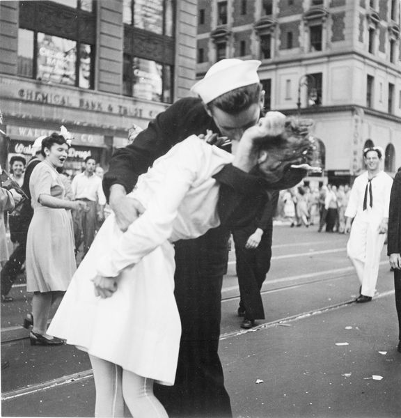 Victor Jorgensen - Kissing the War Goodbye, 1945, mendonsa and friedman