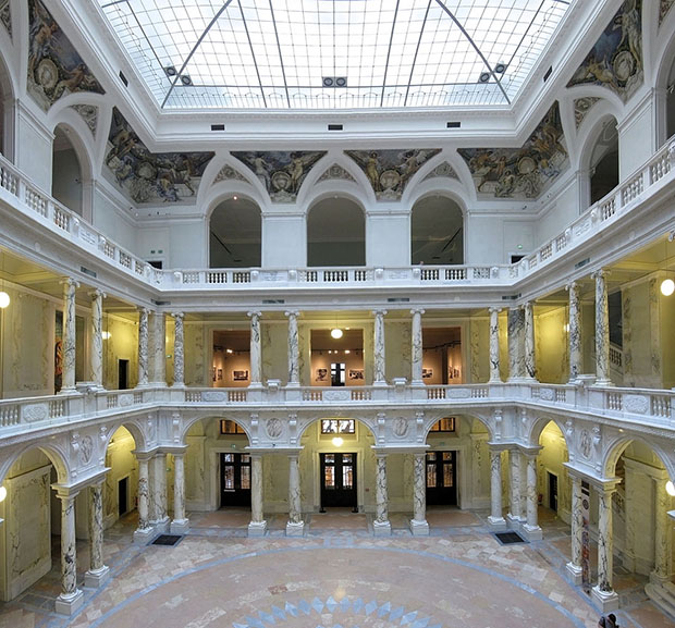 Glassed courtyard of the Corps de Logis wing of Hofburg palace in Vienna, by Gryffindor